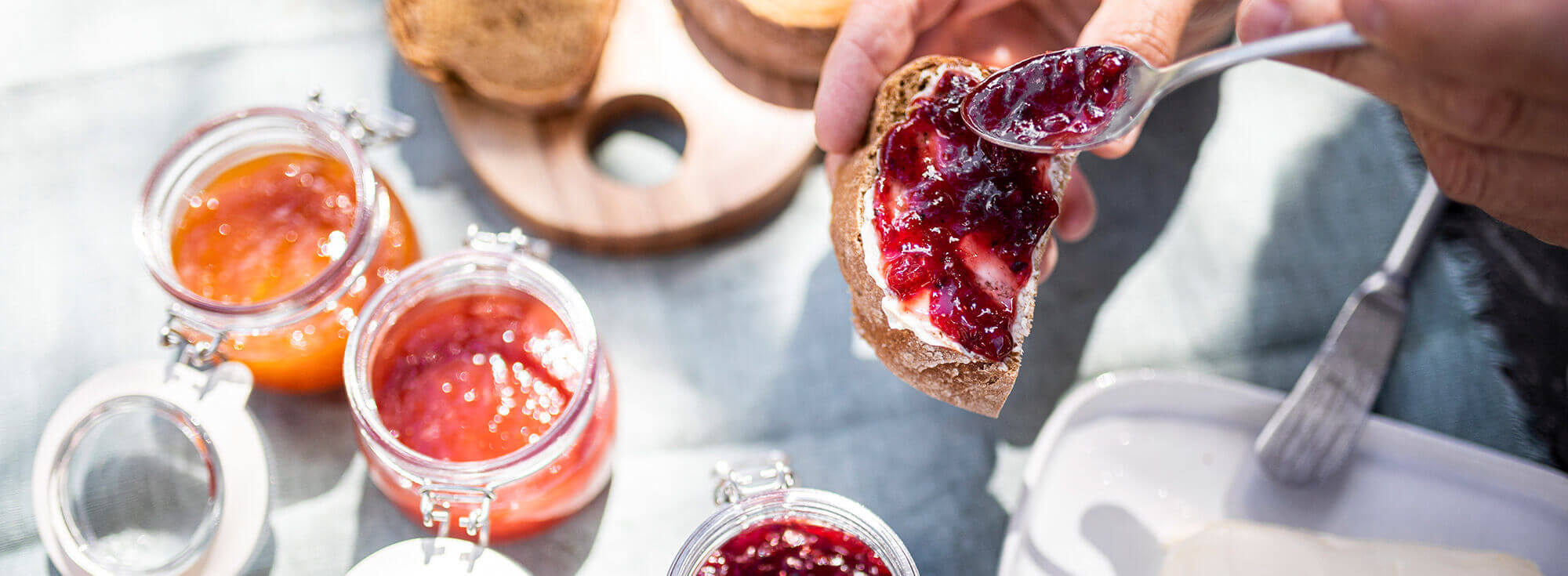 Marmeladebrot zum Frühstück
